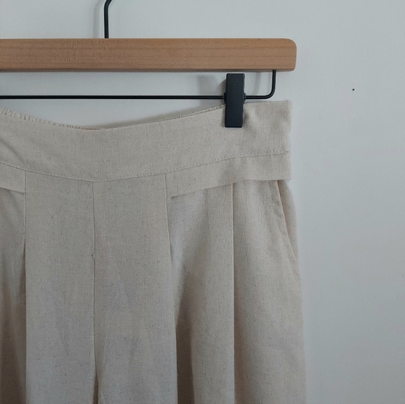 Pleated Elastic Waist Wide Leg Pant with Pockets in Oatmeal - Picture 3 of 10